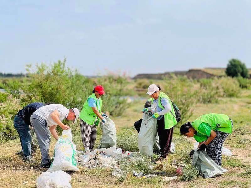 Түркістан: Қазығұртта өткен «Мөлдір бұлақ» экологиялық акциясына 1000-нан астам адам қатысты
