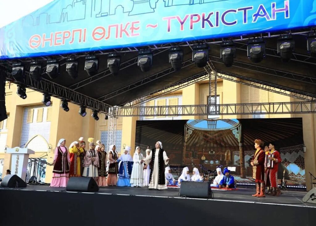 «Өнерлі өлке»: Қазығұрттың күндері Түркістан төрінде