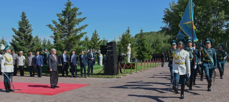 Президент Мемлекеттік туды көтеру рәсіміне қатысты