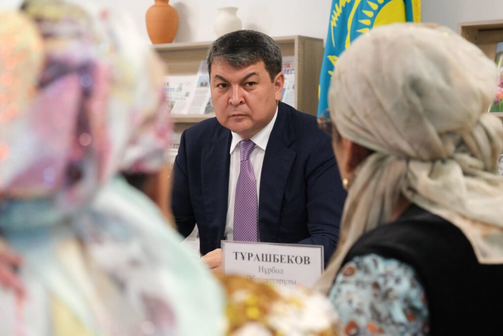 Облыс әкімінің орынбасары тұрғындарды қабылдады