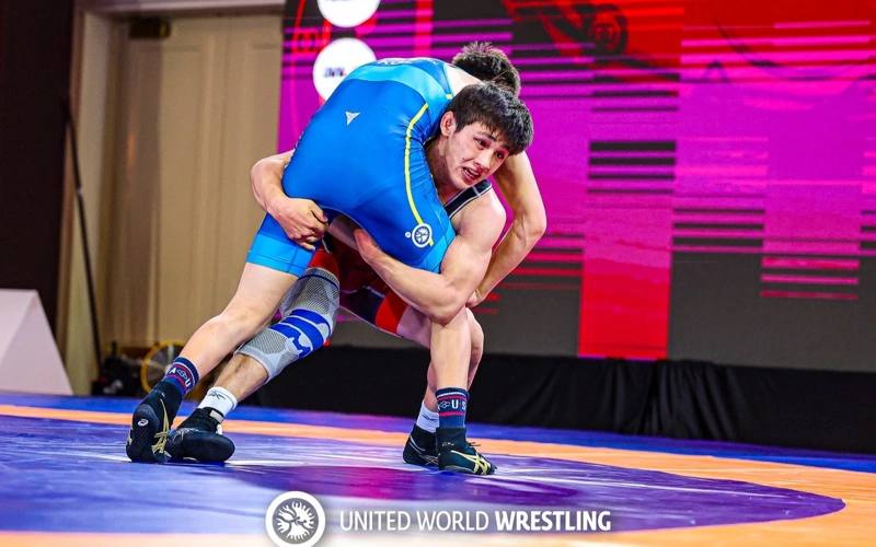 Трое казахстанских борцов вышли в финал чемпионата Азии U20 по вольной борьбе